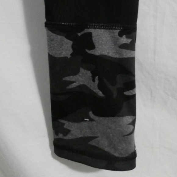 ENERGY PERFORMANCE LEGGING medium camo / camouflage leggings, BNWOT - Picture 5 of 13